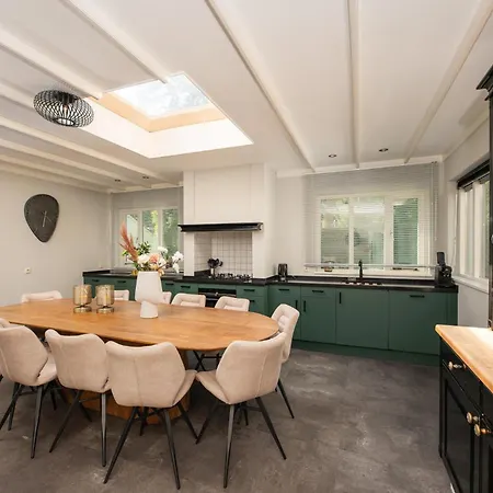 Ruime Groepsvilla Voor 12 Personen Met Terras En Tuin וילה *