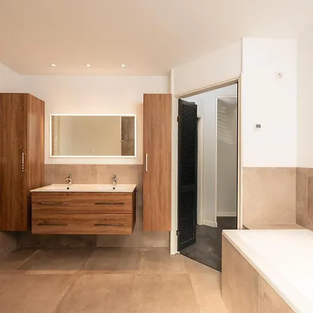 Groepsvilla Met Hottub & Sauna | 12 Personen 别墅 *