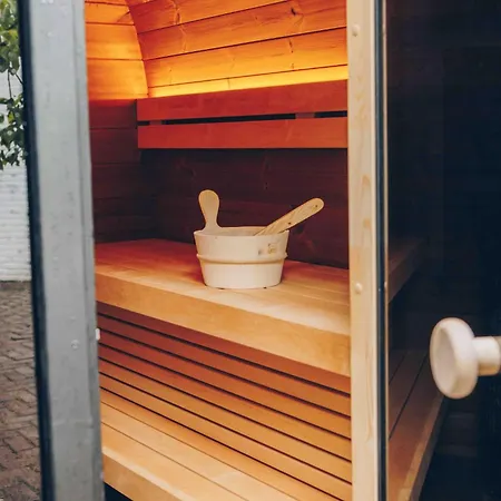 וילה Ruime Groepsvilla Voor 12 Personen Met Terras En Tuin