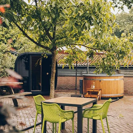 Ruime Groepsvilla Voor 12 Personen Met Terras En Tuin וילה אפלדורן