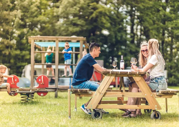 빌라 Ruime Groepsvilla Voor 12 Personen Met Terras En Tuin
