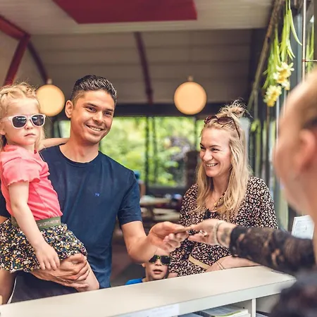 Ruime Groepsvilla Voor 12 Personen Met Terras En Tuin Apeldoorn