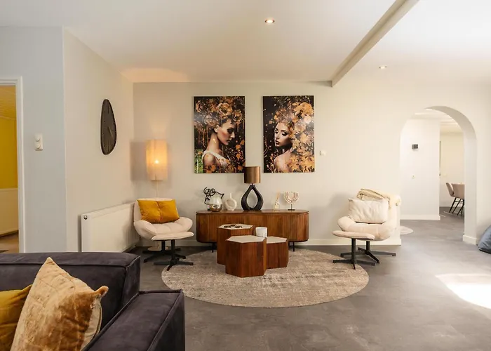 Ruime Groepsvilla Voor 12 Personen Met Terras En Tuin ヴィラ