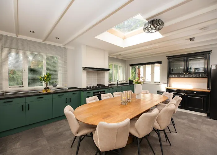 ヴィラ Ruime Groepsvilla Voor 12 Personen Met Terras En Tuin