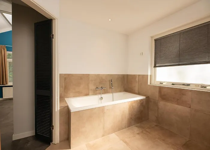 Ruime Groepsvilla Voor 12 Personen Met Terras En Tuin アーペルドールン