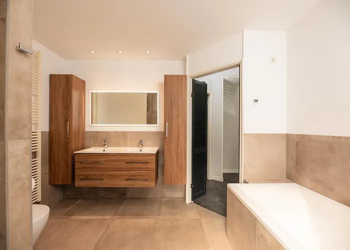 Ruime Groepsvilla Voor 12 Personen Met Terras En Tuin ヴィラ *