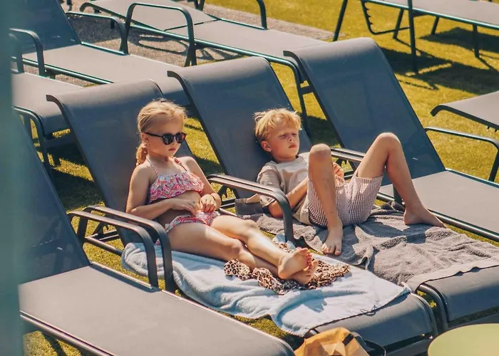 ヴィラ Ruime Groepsvilla Voor 12 Personen Met Terras En Tuin